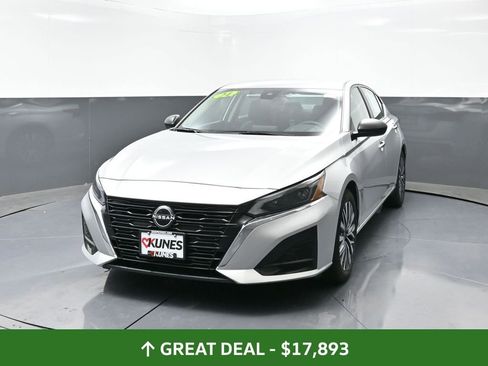 Used 2024 Nissan Altima 2.5 SV image 8