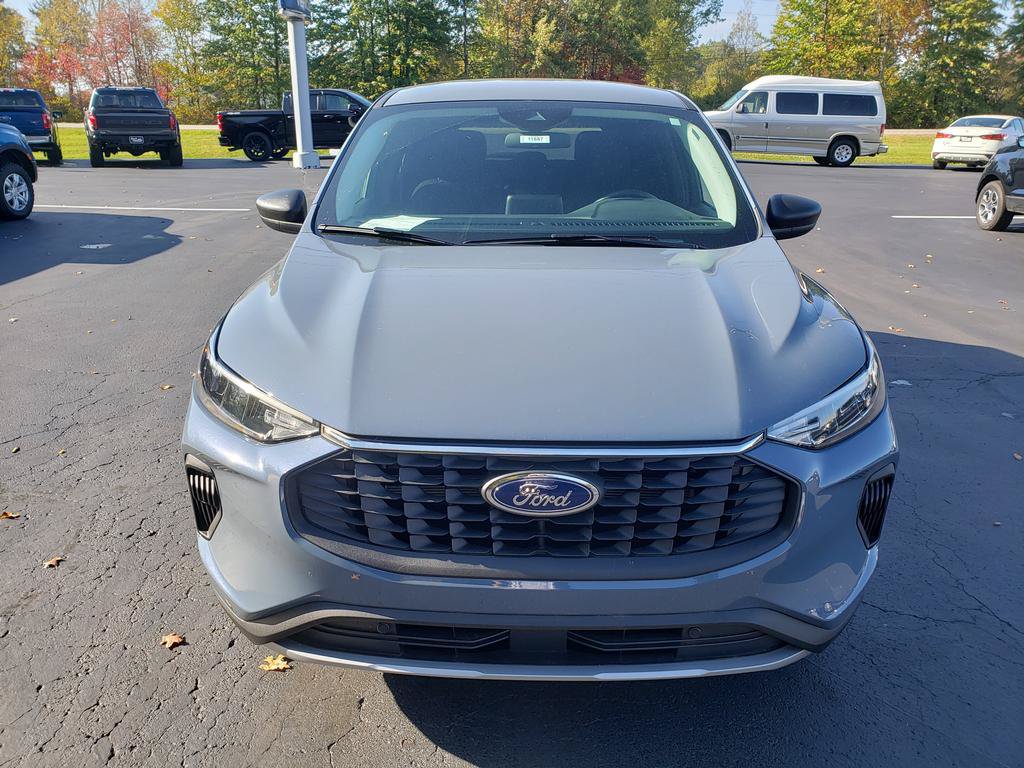 Used 2025 Ford Escape Active w/ Cold Weather Package FWD image 2
