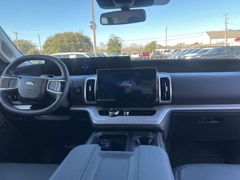 New 2026 Ford Expedition Active image 10