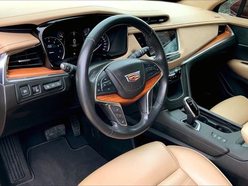 Used 2018 Cadillac XT5 Platinum w/ Driver Assist Package AWD/4WD image 15