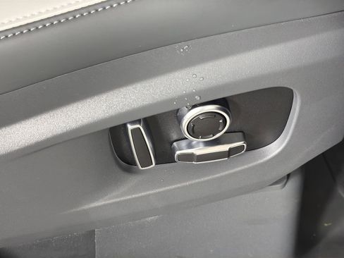 New 2025 Land Rover Defender 130 X-Dynamic SE image 34