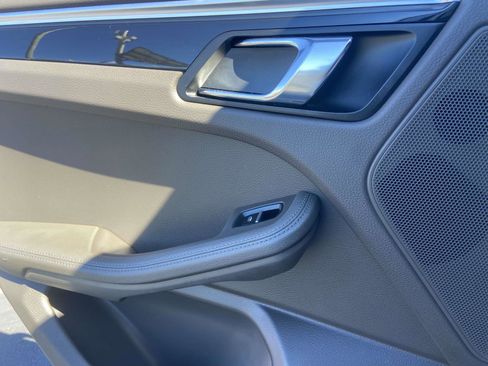 Used 2017 Porsche Macan S image 16