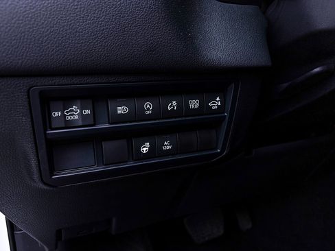 Used 2025 Toyota Tundra Limited AWD/4WD image 5