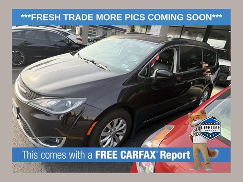 Used 2017 Chrysler Pacifica Touring-L FWD image 1