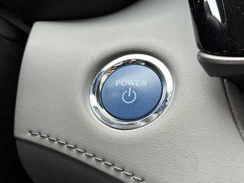 Used 2022 Toyota Highlander LE FWD image 23