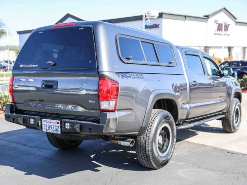 Used 2017 Toyota Tacoma TRD Off-Road image 22