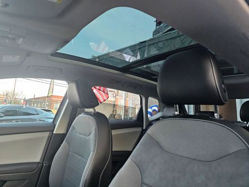 Used 2022 Volkswagen Taos SE w/ Panoramic Sunroof Package image 15