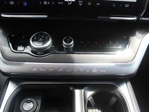 New 2026 Ford Expedition Platinum w/ Stealth Appearance Package AWD/4WD image 38