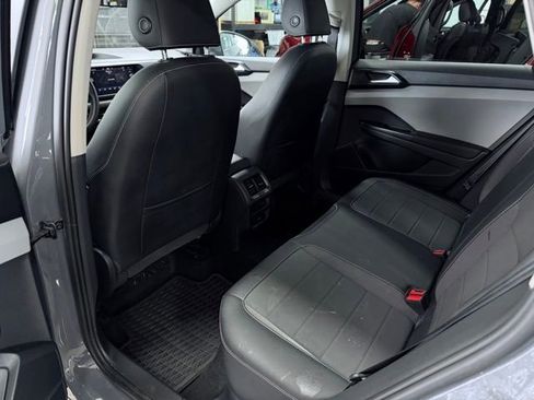 Used 2022 Volkswagen Taos SE w/ Panoramic Sunroof Package AWD/4WD image 22