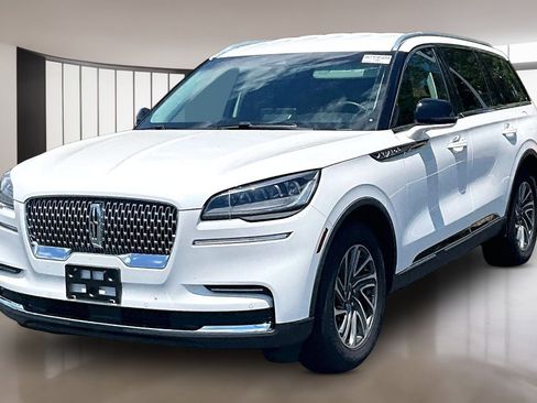 Used 2023 Lincoln Aviator 2WD image 3