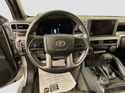 Certified 2025 Toyota 4Runner TRD Off-Road AWD/4WD image 11