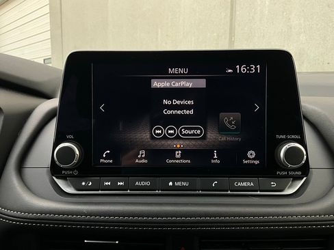 Used 2025 Nissan Rogue SV image 29