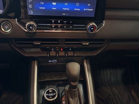 Used 2024 Chevrolet Colorado Trail Boss w/ Technology Package image 8