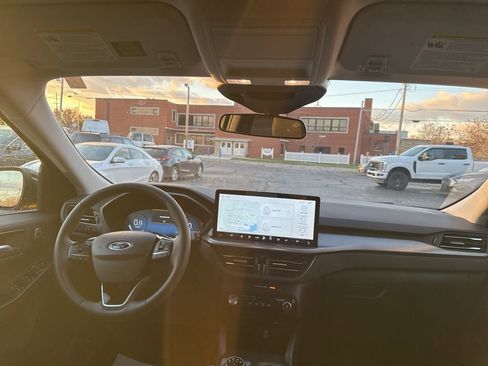 Certified 2023 Ford Escape Active w/ Tech Pack #2 image 3