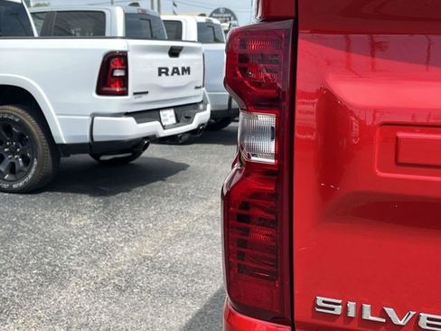 Used 2022 Chevrolet Silverado 1500 Custom RWD image 10