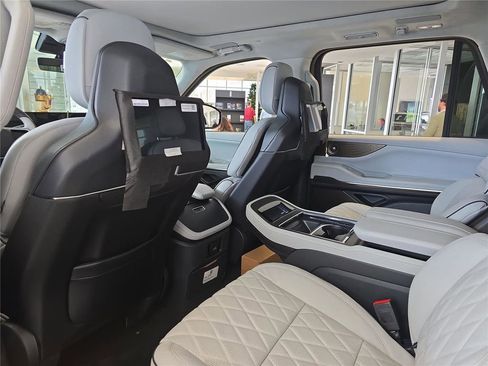 New 2025 Lincoln Navigator L Black Label w/ Black Label Special Edition image 11