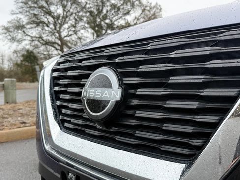 Used 2022 Nissan Rogue SV image 4