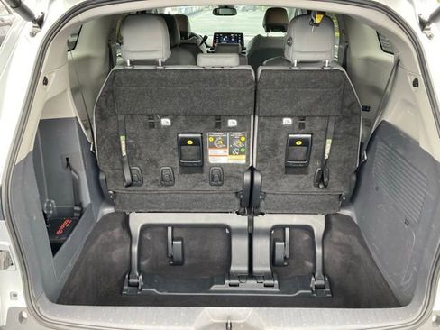 Certified 2024 Toyota Sienna XLE image 7