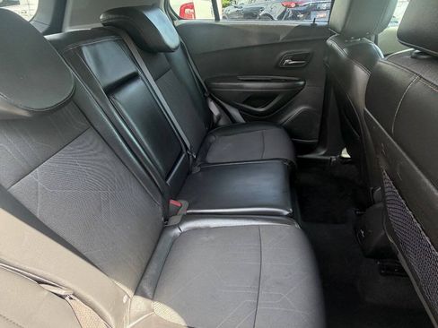 Used 2018 Chevrolet Trax LT w/ LT Convenience Package AWD/4WD image 15