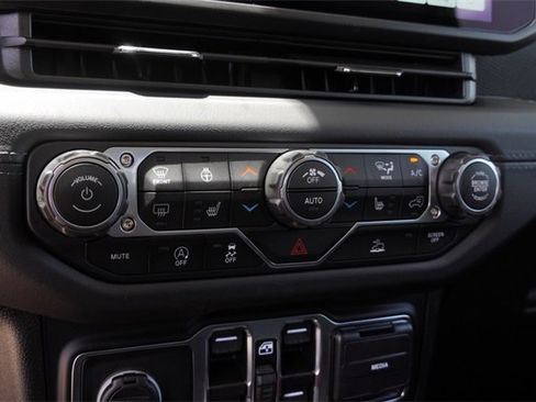 New 2025 Jeep Gladiator Rubicon w/ Convenience Group image 23