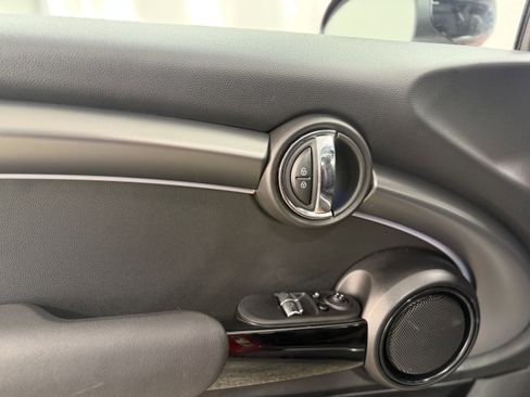 Used 2023 MINI Cooper 2-Door Hardtop image 13