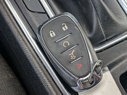 Used 2023 Chevrolet Traverse LT image 32