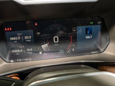 Used 2024 GMC Canyon AT4 w/ AT4 Premium Package image 18