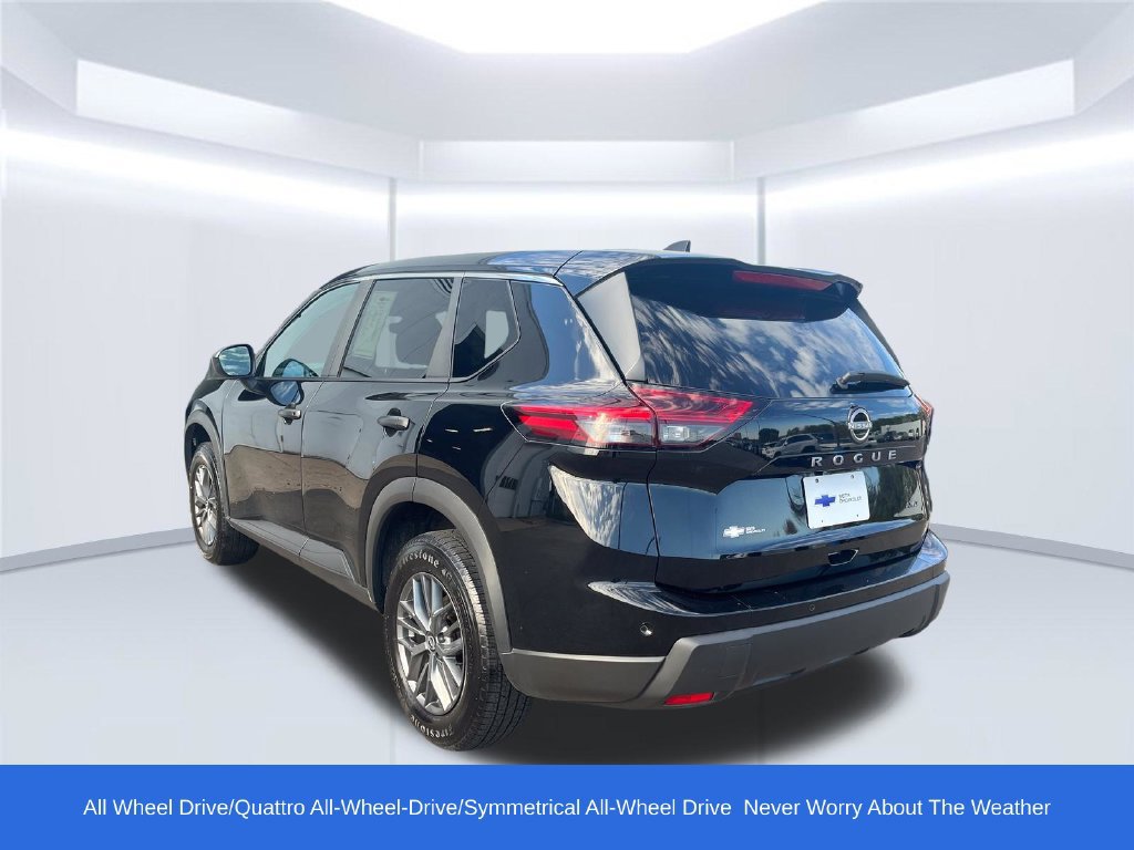 Used 2025 Nissan Rogue S AWD/4WD image 3