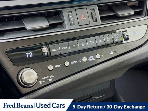 Used 2022 Lexus ES 350 w/ Accessory Package FWD image 17