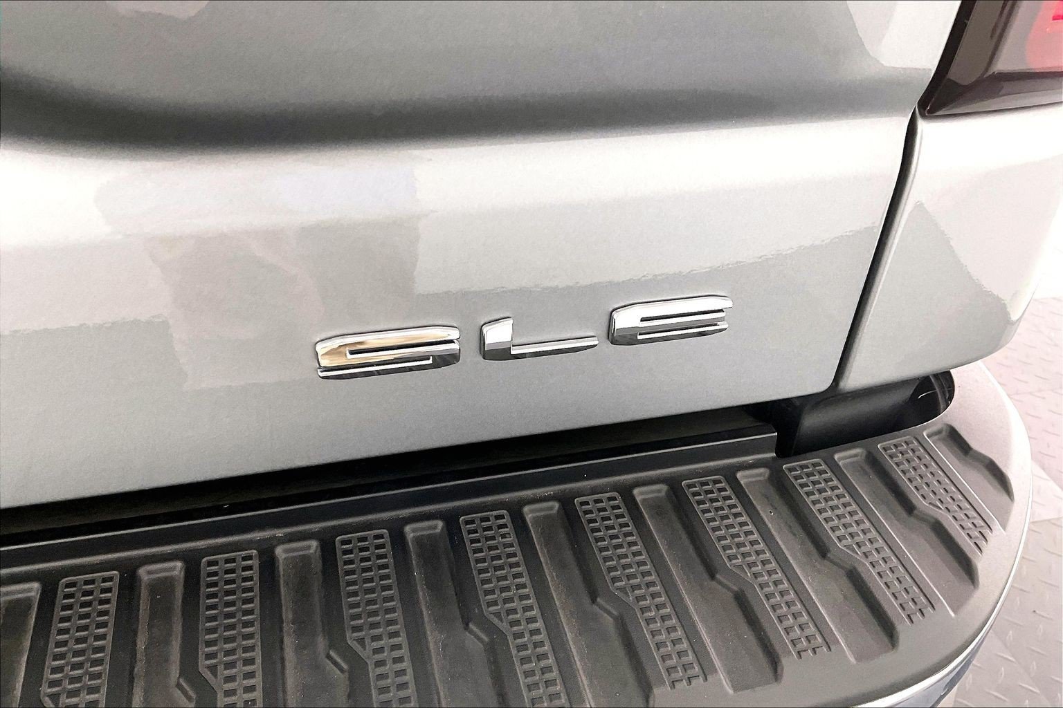 New 2026 GMC Sierra 1500 SLE w/ Preferred Package AWD/4WD image 17