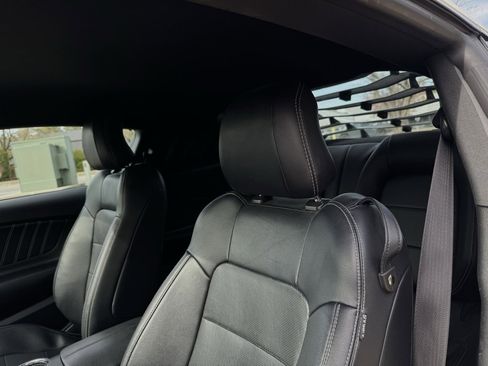 Used 2015 Ford Mustang Premium image 19