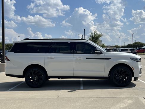 New 2025 Lincoln Navigator L Reserve w/ Jet Appearance Package image 10