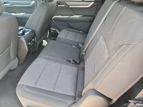 Used 2025 GMC Acadia Elevation image 13