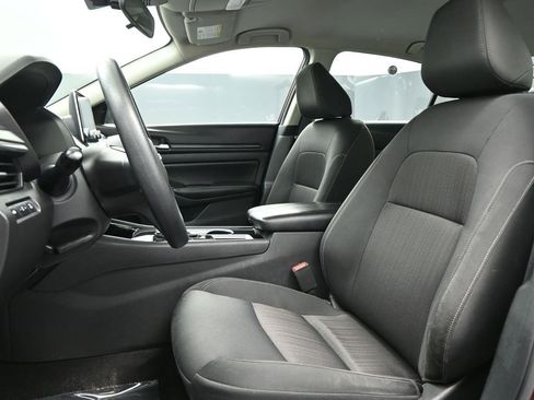 Used 2024 Nissan Altima 2.5 SV image 9