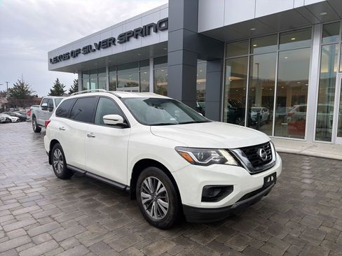 Used 2020 Nissan Pathfinder S image 2