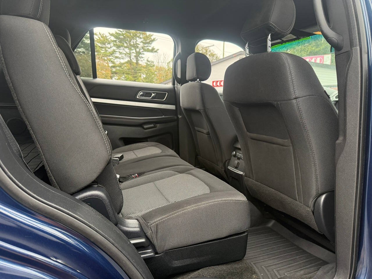 Used 2017 Ford Explorer XLT w/ Equipment Group 201A AWD/4WD image 22