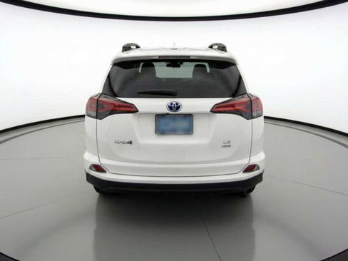 Used 2018 Toyota RAV4 LE image 5