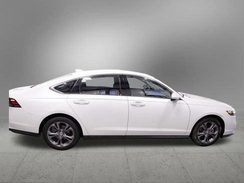 Certified 2023 Honda Accord EX image 8