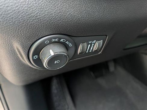 Used 2022 Jeep Compass Latitude AWD/4WD image 30