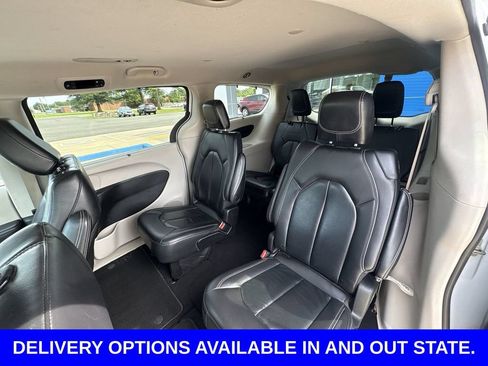 Used 2022 Chrysler Pacifica Touring-L FWD image 23