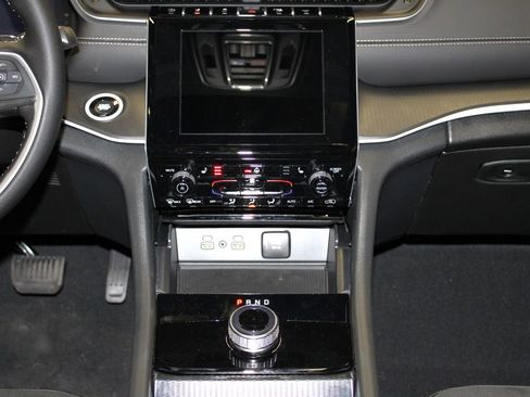 New 2025 Jeep Grand Cherokee Altitude image 13