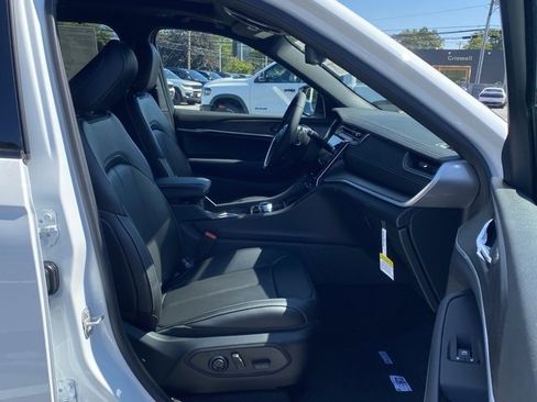 New 2025 Jeep Grand Cherokee L Limited w/ Luxury Tech Group II image 26