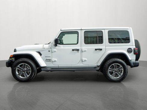 Used 2022 Jeep Wrangler Unlimited Sahara w/ LED Lighting Group AWD/4WD image 4