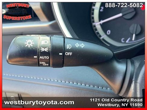 Used 2023 Toyota Highlander XLE image 25