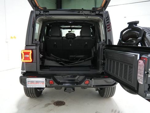 Used 2022 Jeep Wrangler Unlimited Sahara AWD/4WD image 29