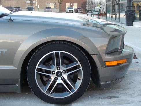 Used 2005 Ford Mustang GT Premium image 24