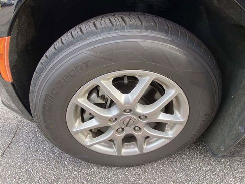 Used 2023 Chrysler Pacifica Touring-L FWD image 4