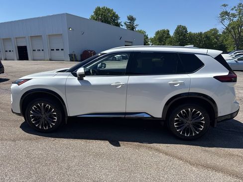 Used 2025 Nissan Rogue Platinum w/ Tech Package AWD/4WD image 6