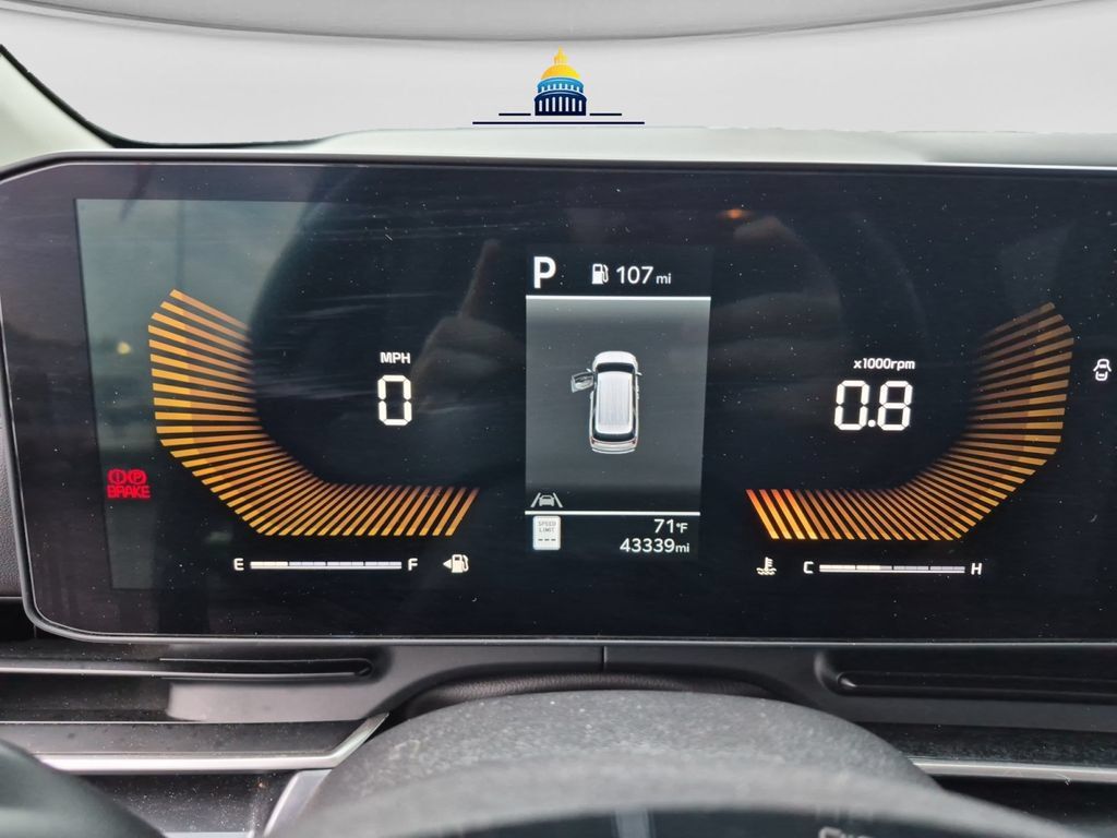 Used 2025 Kia Carnival FWD image 14