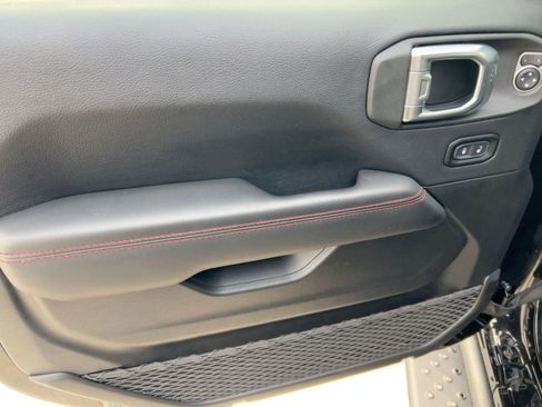 Used 2025 Jeep Wrangler Unlimited Rubicon w/ Convenience Group image 13